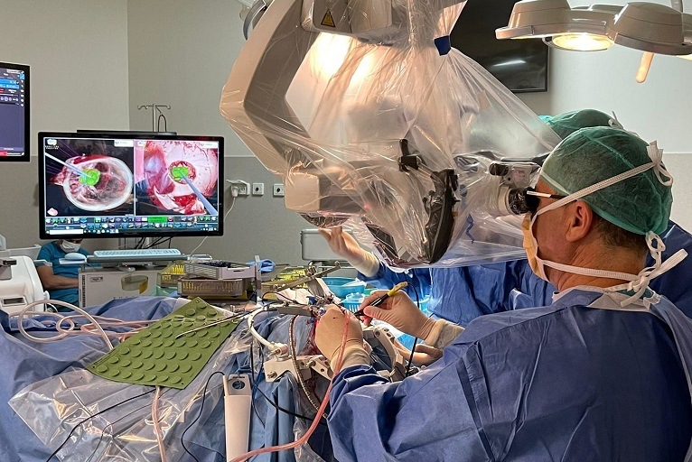Inside the Robotic Operating Room: What Patients Should Expect on Surgery Day Dr. Larry Davidson
